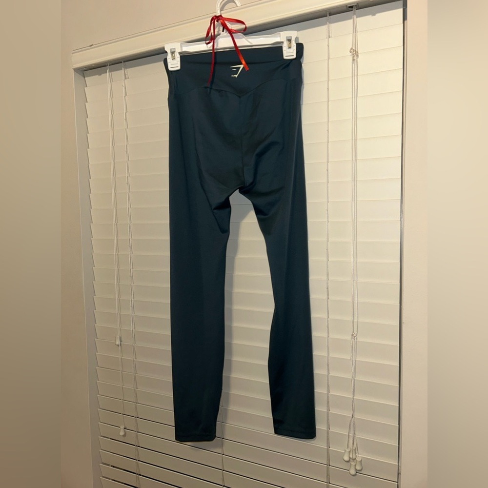 Gym Shark size large navy blue 7/8th leggings